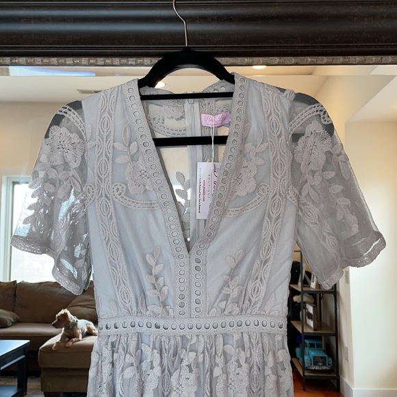 Pink Lily Crossing Paths Lace Maci Grey Romper NWT - Picture 7 of 12